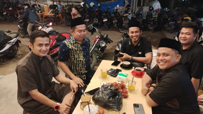 Ngopi Bareng Ketua LPP PKB – Demokrat Sinjai, Elli Oschar Tatap Pilkada 2024 ?