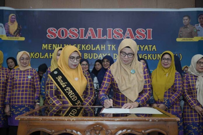 Pelantikan Bunda PAUD Luwu, Aisyah : Investasi Pendidikan Faktor Penting Bernegara