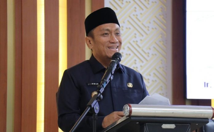 Bupati Luwu Timur Larang Kios Jual Obat Komix Hingga Lem Fox