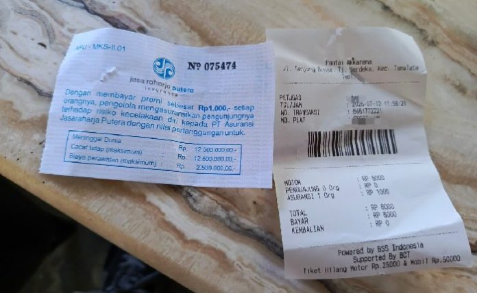 Tarif Parkir Pantai Akkarena Dikeluhkan, Bayar Rp6000, Uang Asunrasi Jasa Raharja Putera Diwajibkan