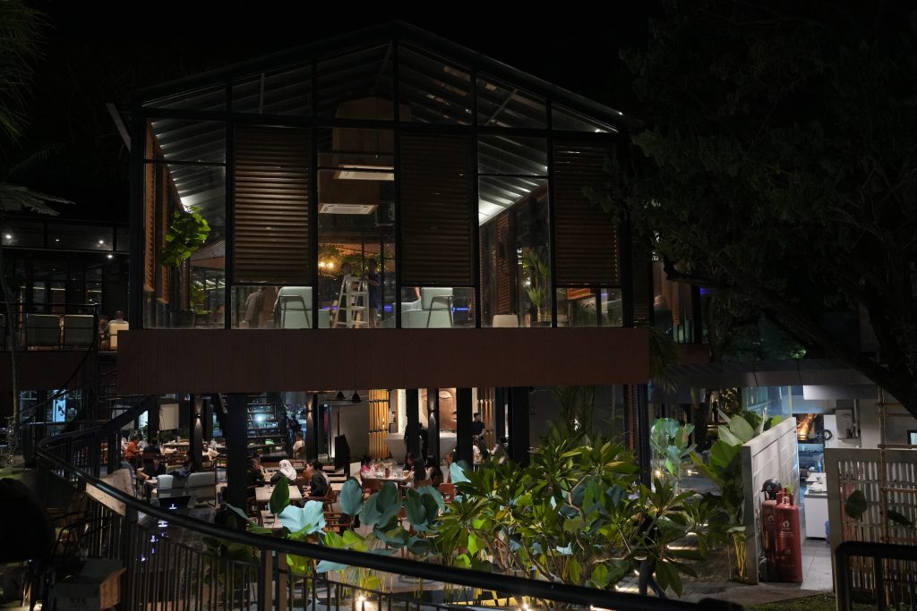 Soft Opening Oasis Pool Dine & Lounge di Kota Makassar, Cocok untuk Keluarga 1 IMG 20250712 WA0160